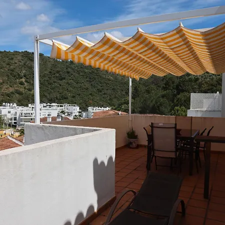 Spacious Penthouse With Balcony Apartment Benahavis