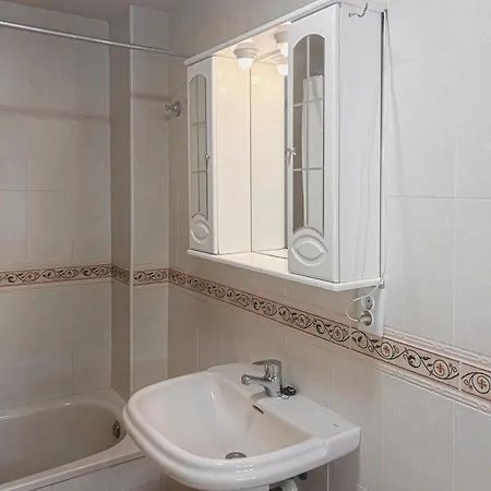 Spacious Penthouse With Balcony Apartment *