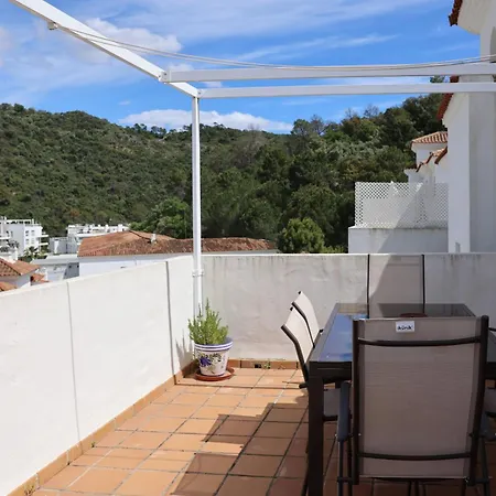 Spacious Penthouse With Balcony Lägenhet *