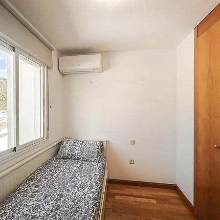 Spacious Penthouse With Balcony Lägenhet